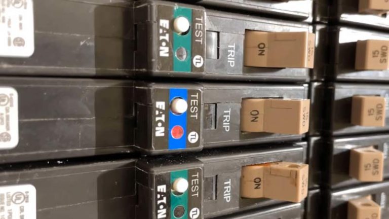 Eaton Breaker Blinks