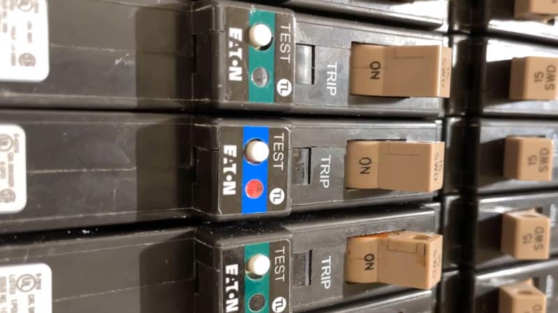 Eaton Breaker Blinks